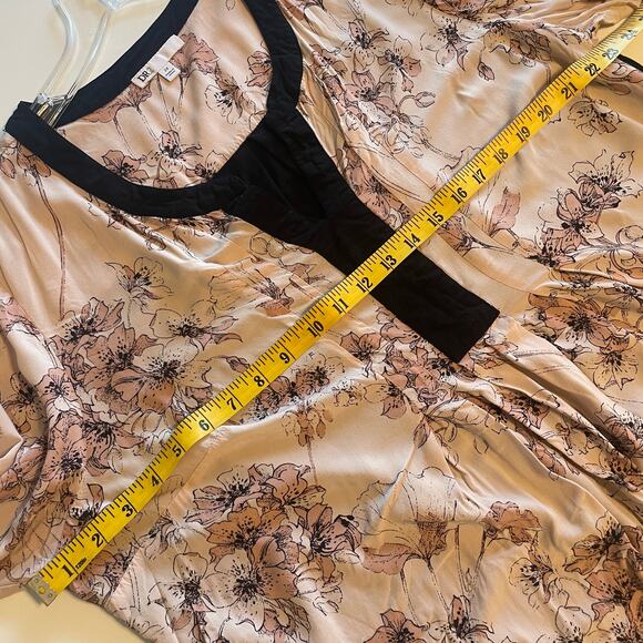 DR2 Floral Top Womens Size 2X Blush Peach & Black Relaxed Pullover Blouse - Picture 8 of 10